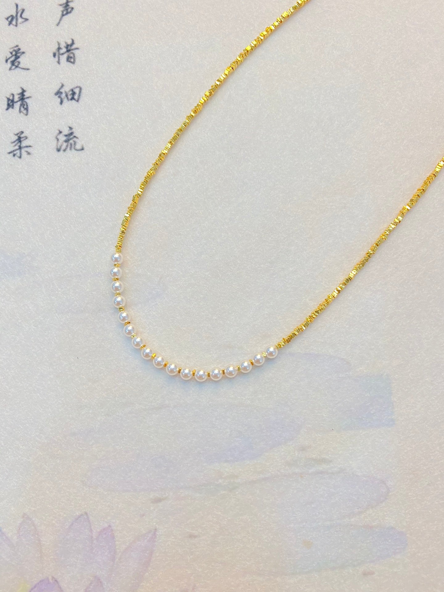 Shiny golden small pearl necklace