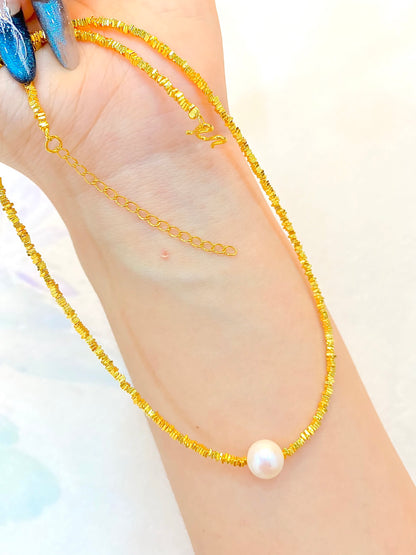 Shiny golden small pearl necklace