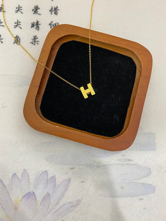 Minimalist H necklace